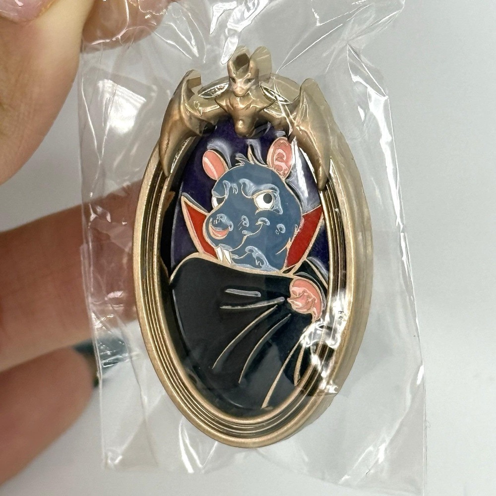 ReedPop 2025 Comic Con Exclusive Vampire Rat Pin Halloween Bat Frame Limited NWT